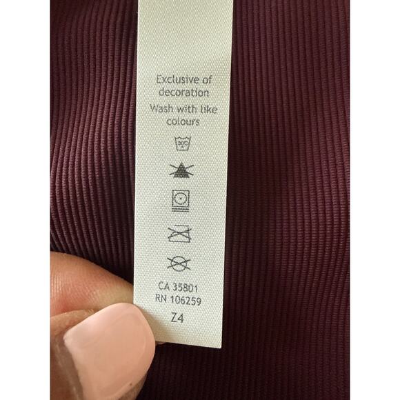 Lululemon “A New Route Skirt” Size 8 in Cassis Color EUC - Picture 10 of 10